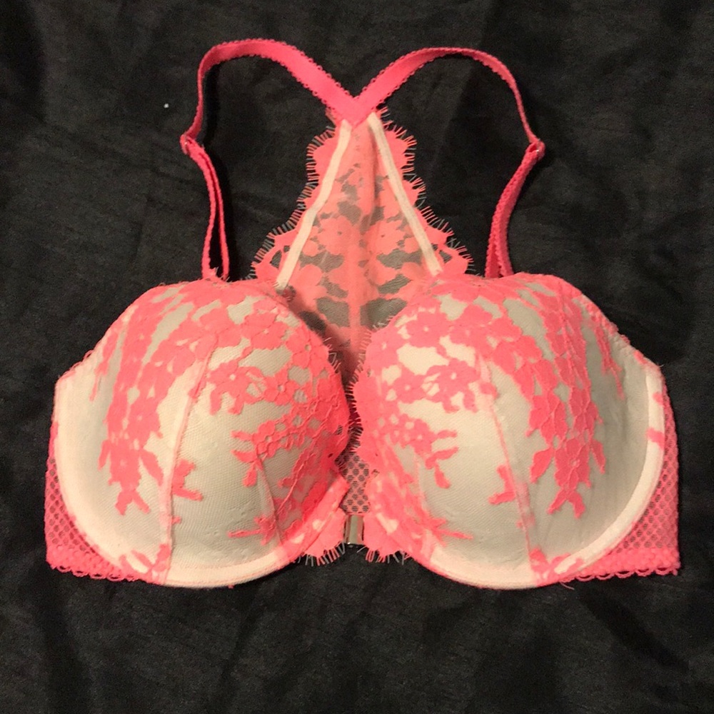 32 DD Victoria Secrets Bra